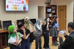 Время нашей жизни календарь листает